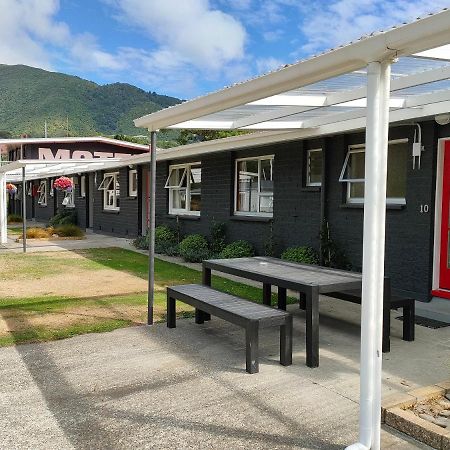 Aaa Marlin Motel Пиктън Екстериор снимка