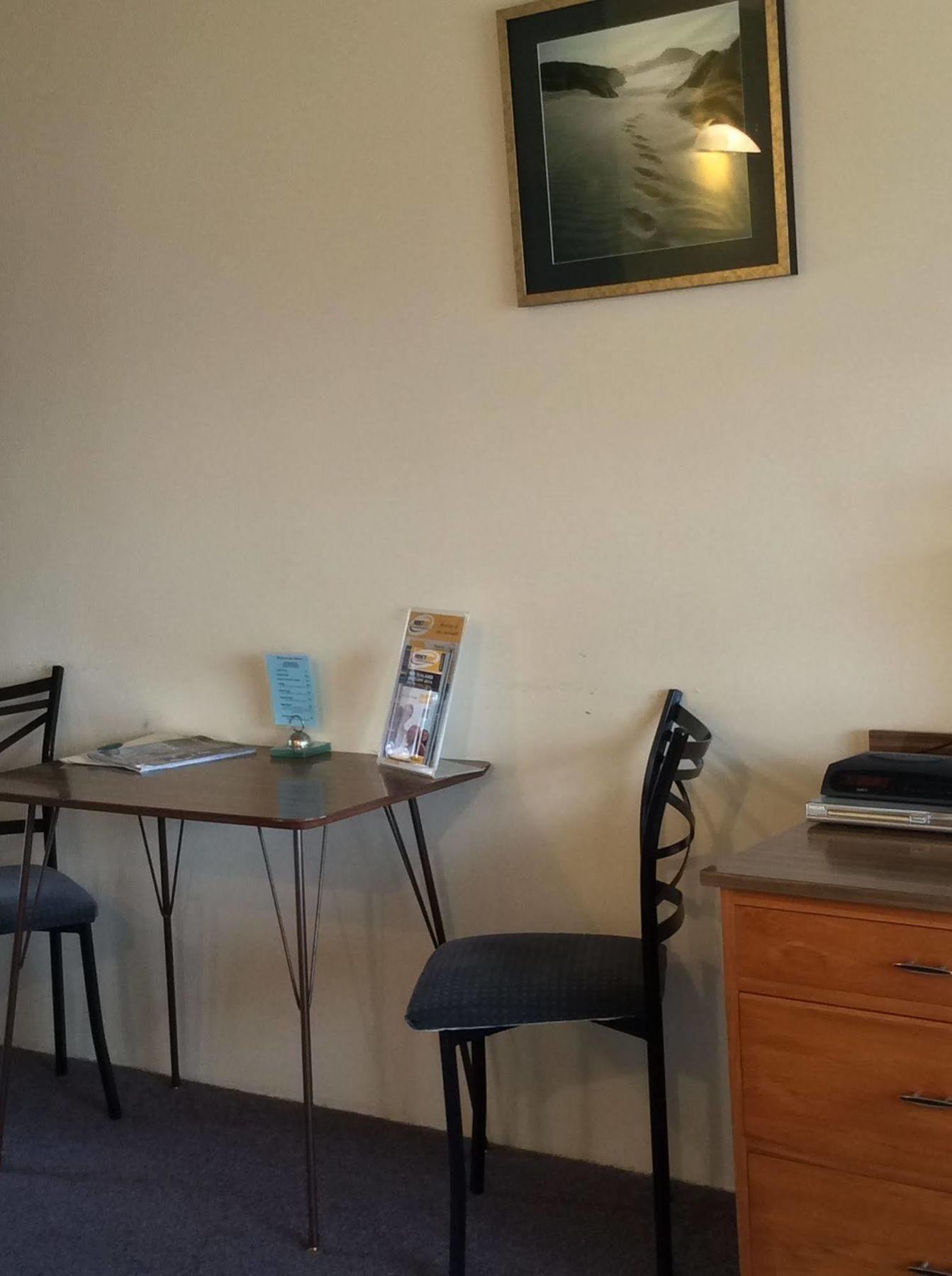 Aaa Marlin Motel Пиктън Екстериор снимка