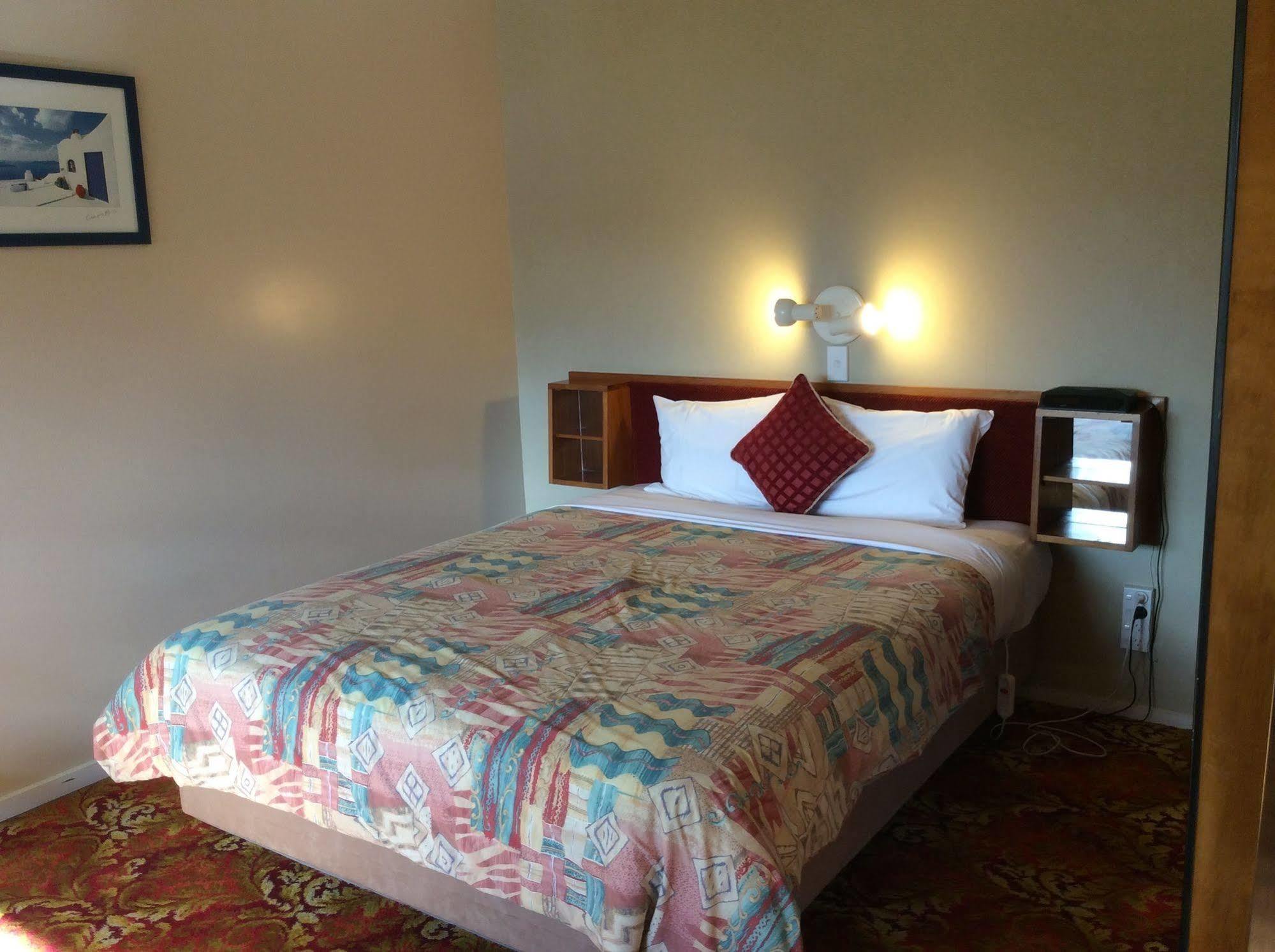 Aaa Marlin Motel Пиктън Екстериор снимка