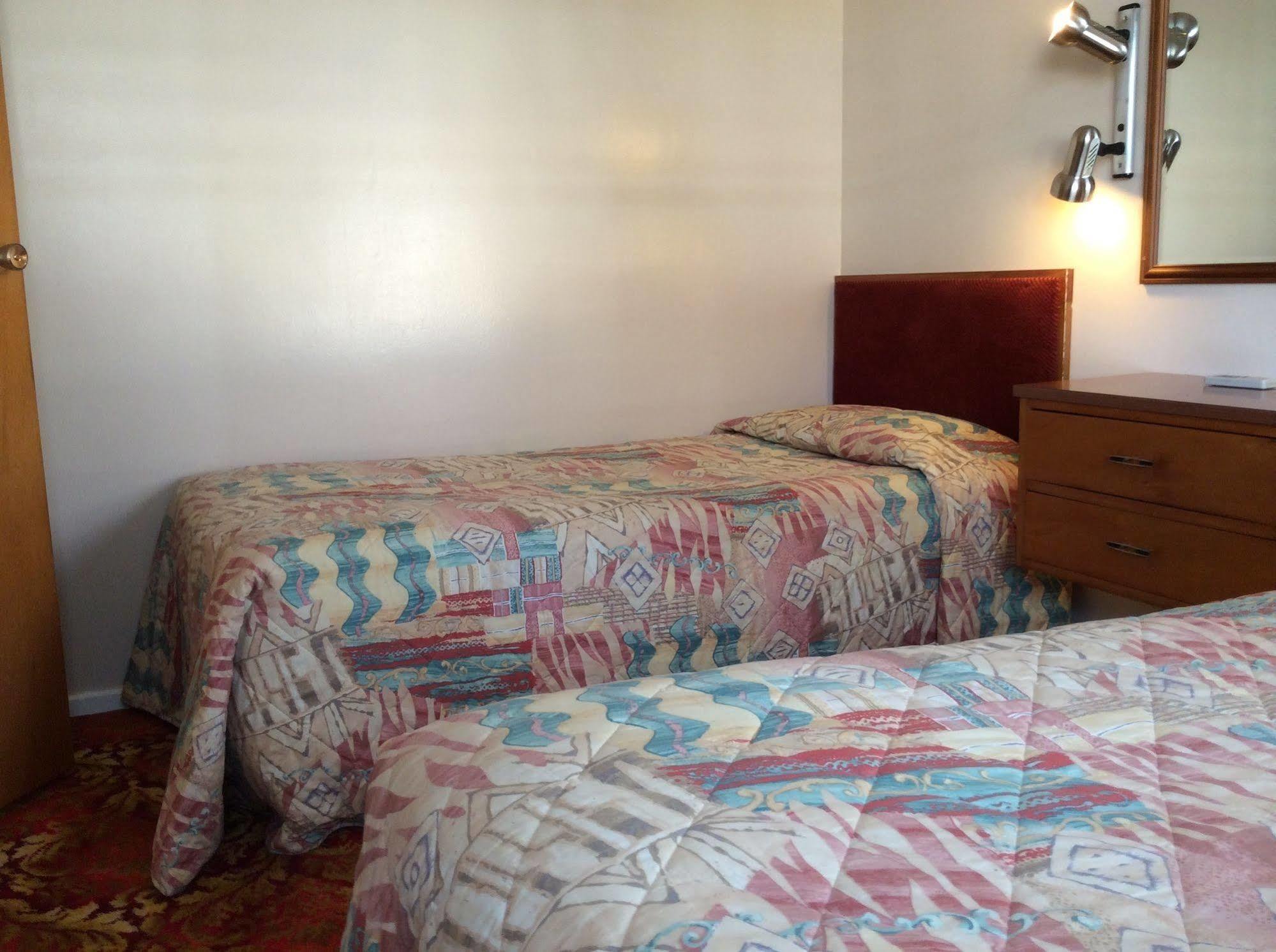 Aaa Marlin Motel Пиктън Екстериор снимка