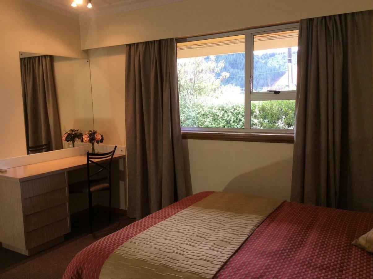 Aaa Marlin Motel Пиктън Екстериор снимка