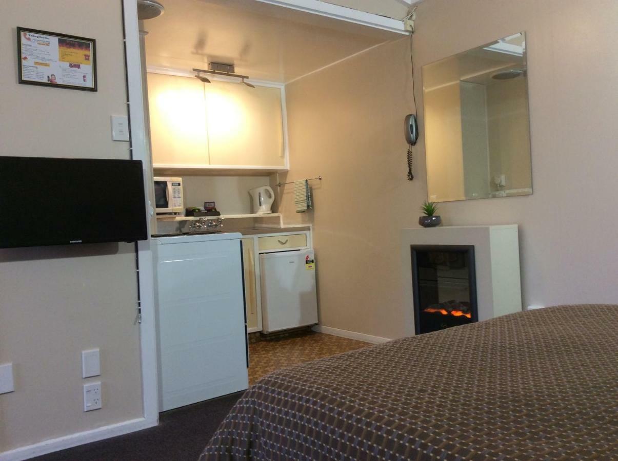 Aaa Marlin Motel Пиктън Екстериор снимка
